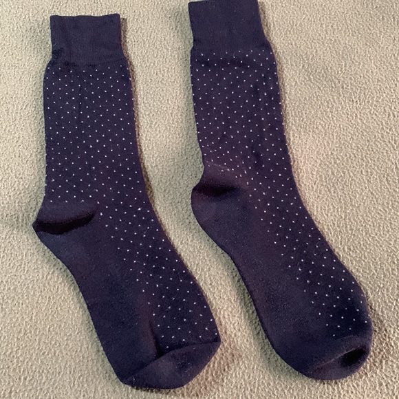 Lot of 5 Men’s dress socks.  2 brown 1 black Dockers, 1gray Gold Toe, 1 black - Picture 8 of 16